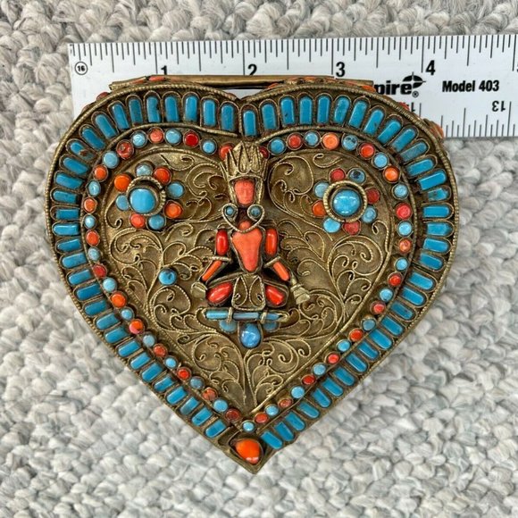 Antique Tibetan Ghau, Gau, box encrusted with glass beads depicting goddess Tara - Picture 7 of 11